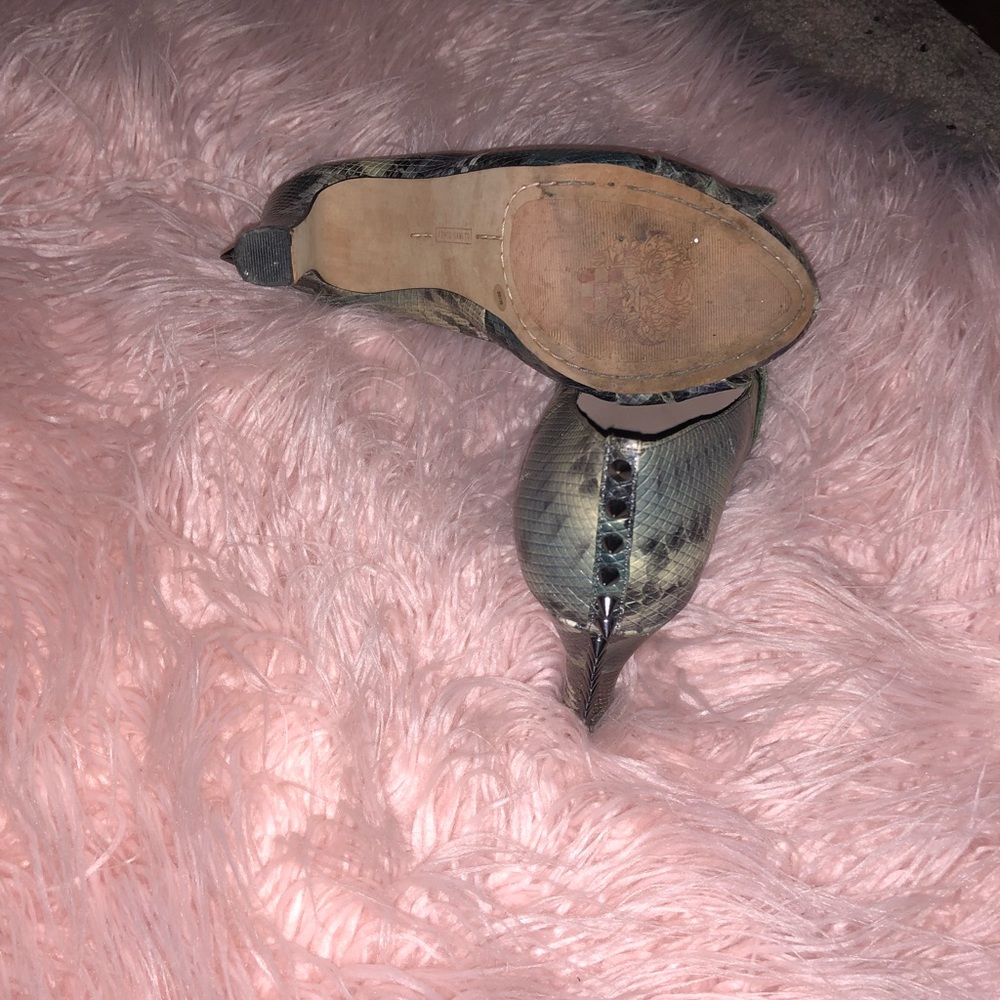 Shoes - Picture 4 of 4